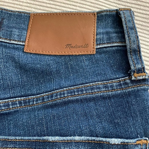 Madewell 10’ High Rise Skinny Jeans exposed button - Picture 5 of 11